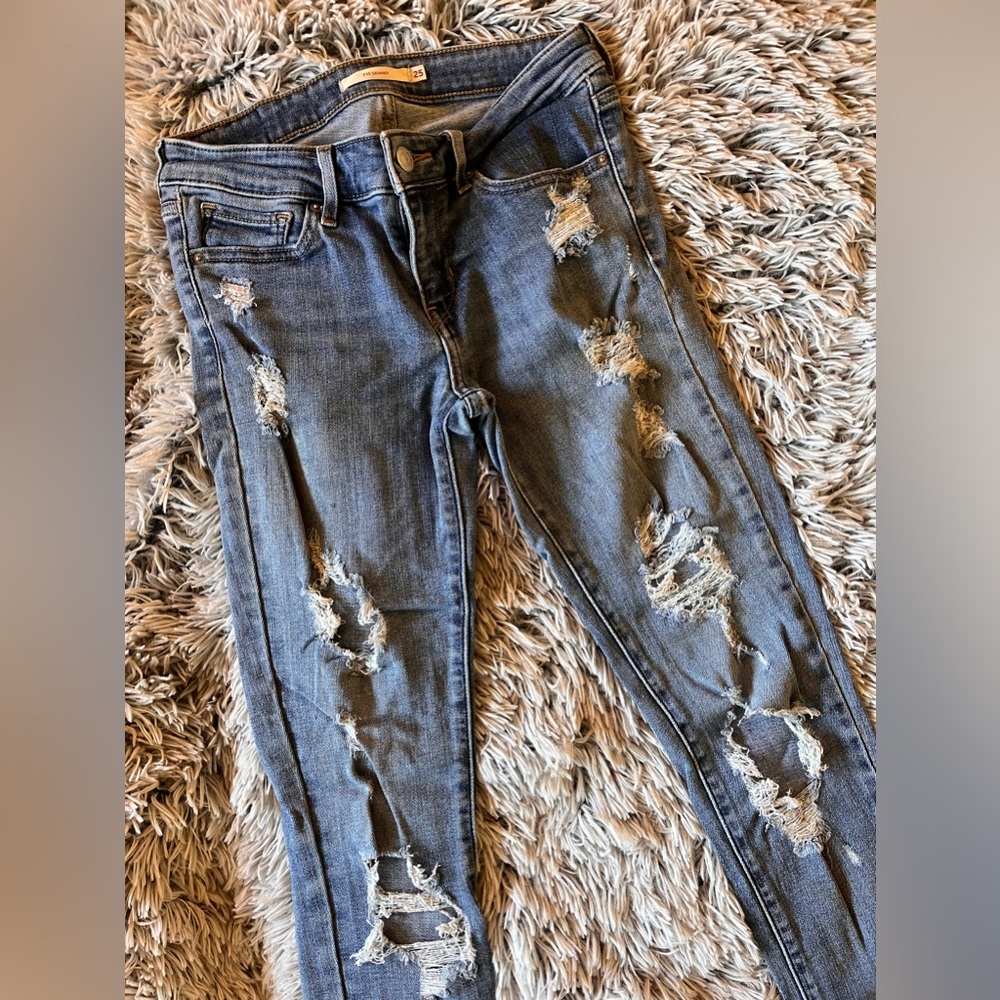 Levi’s 711 skinny jeans